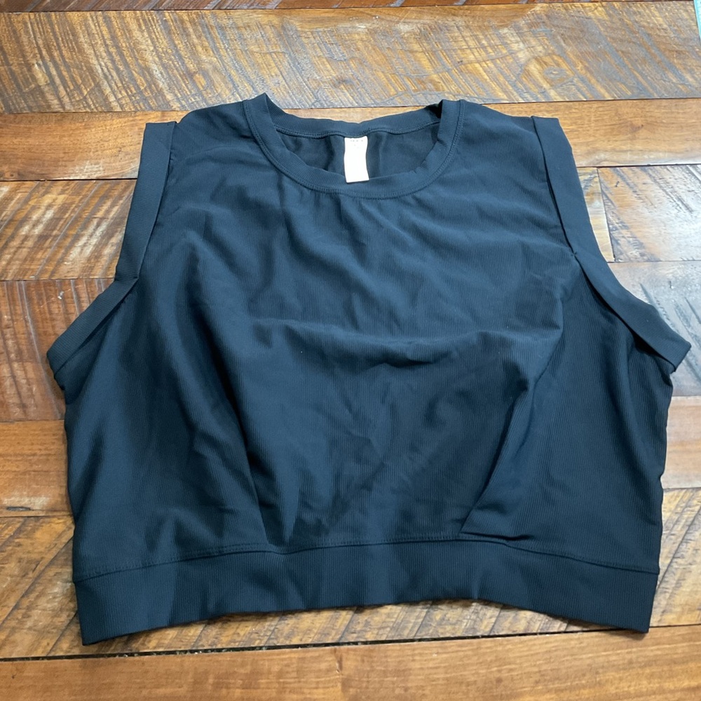 Halara Crew Neck Cropped Tank - Picture 2 of 5